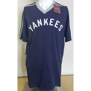 New‎ York Yankees Michell & Ness Mens XL V-Neck Overtime Win T-Shirt Cooperstown